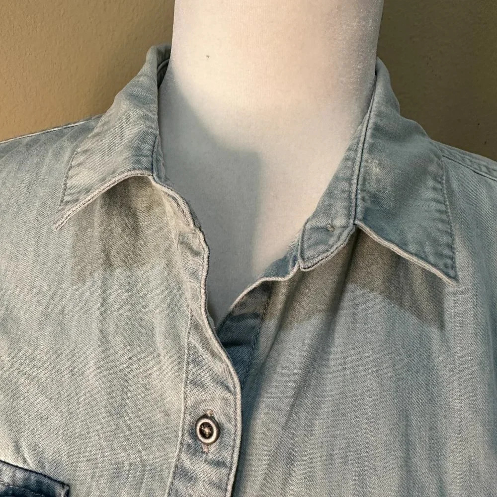 OLD NAVY Classic Chambray Light Denim Button Down Long Sleeve - size small - Picture 3 of 6